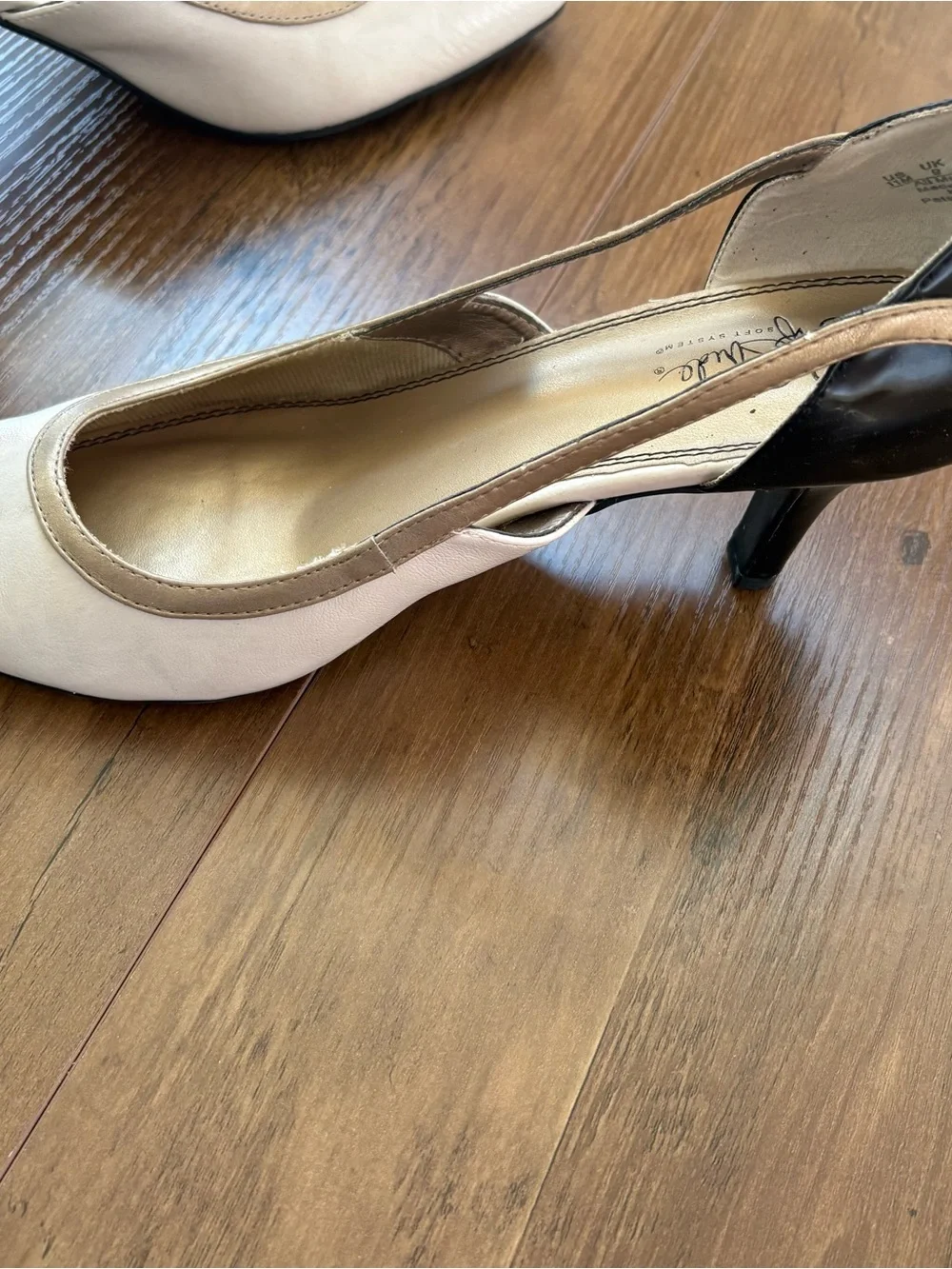 Life Stride Women's Cream Pointed-Toe Slingback Pumps size 11. INV25/570